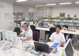 社内